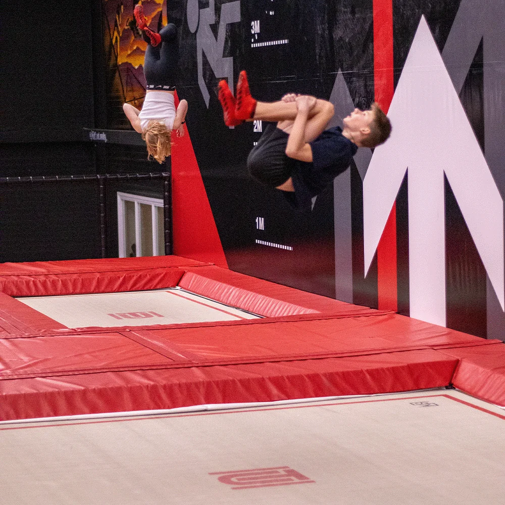 Super Trampolines bij UrbanTrickz